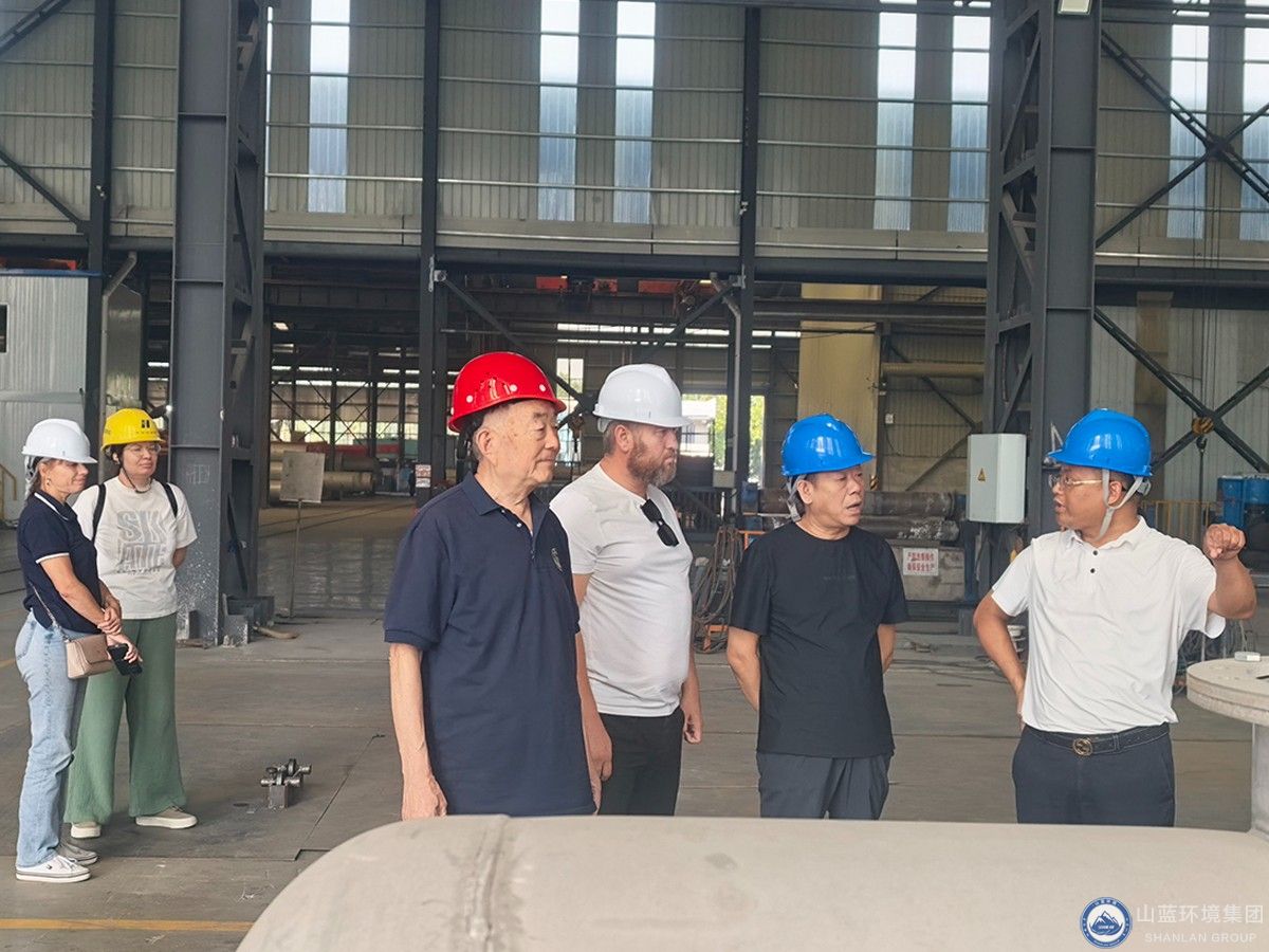 俄罗斯客户参观山蓝工厂.jpg